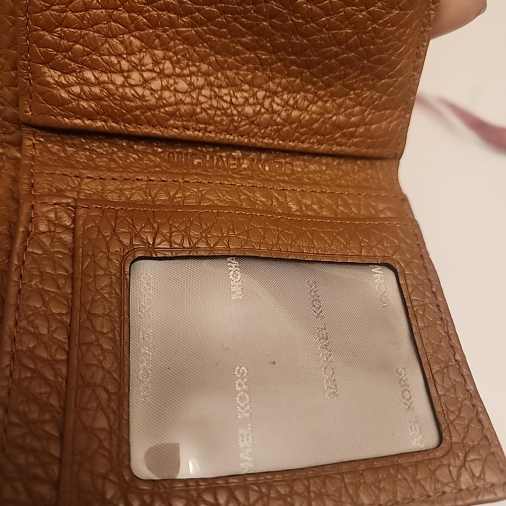 Michael Kors Cooper Wallet - Picture 4 of 7